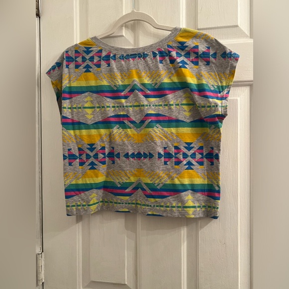 Size small fun bright geometric print gray crop top shirt - Picture 3 of 4